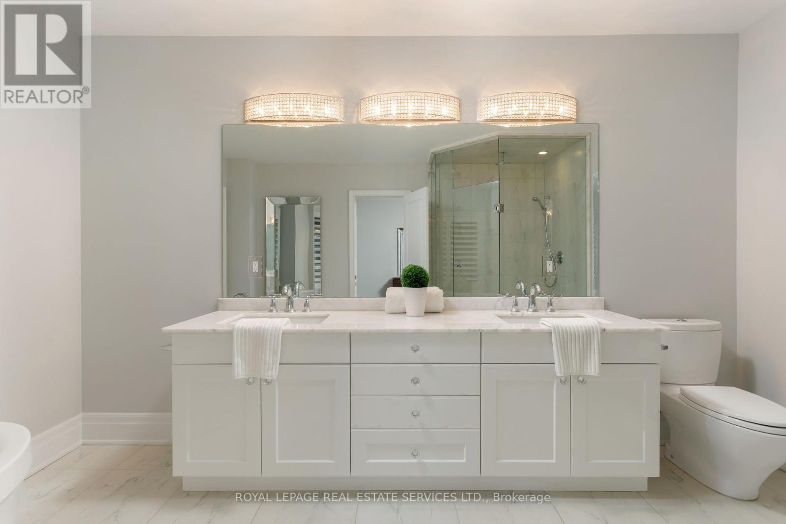 251 Hanover Street, Oakville, Ontario  L6K 0H3 - Photo 26 - W12370851