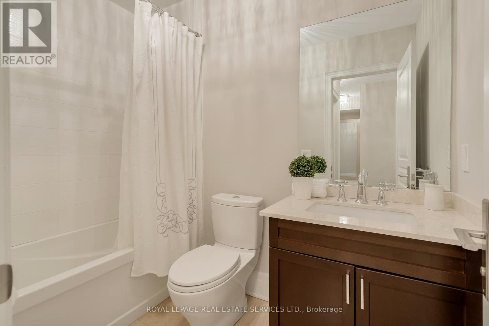 251 Hanover Street, Oakville, Ontario  L6K 0H3 - Photo 41 - W12370851