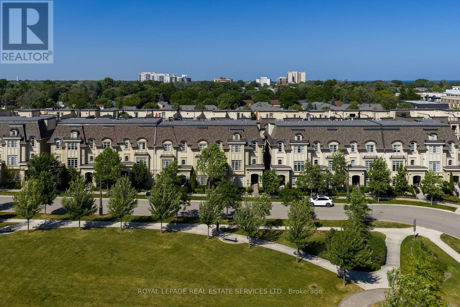 251 Hanover Street, Oakville, Ontario  L6K 0H3 - Photo 48 - W12370851