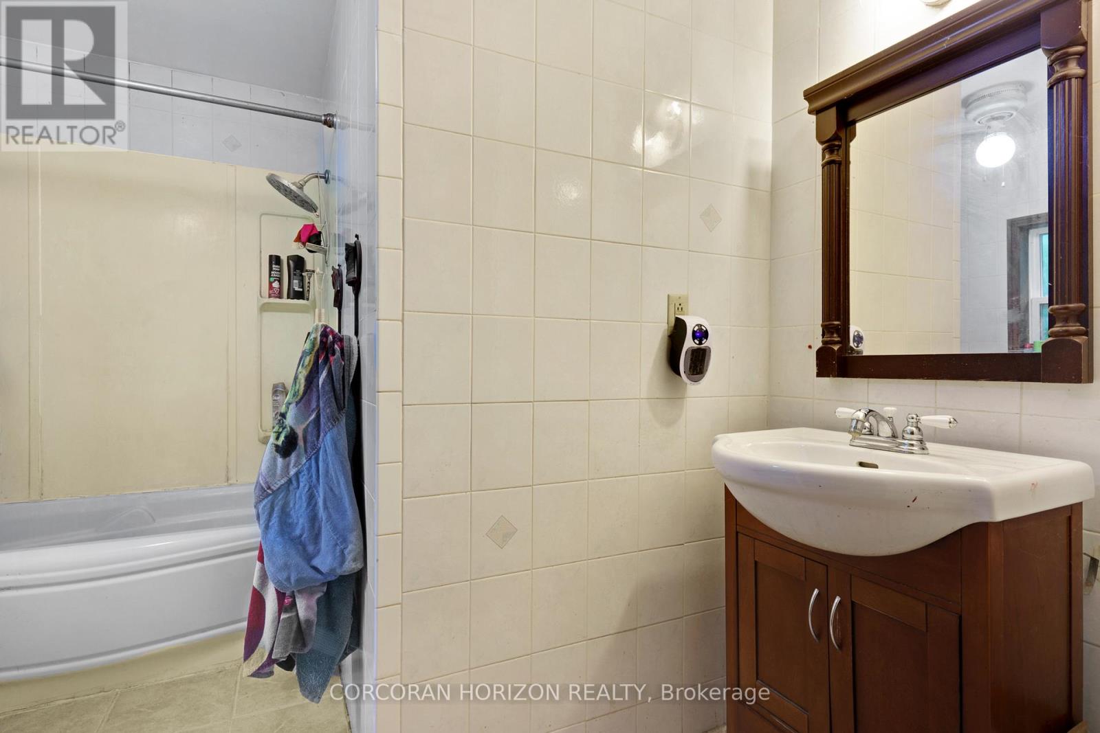 1374 5th Concession Road W, Hamilton, Ontario  L0R 2H2 - Photo 13 - X12369239