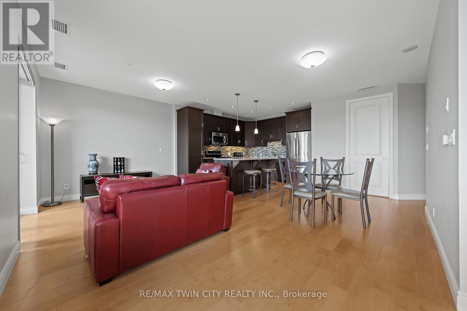 706 - 223 Erb Street W, Waterloo, Ontario  N2L 0B3 - Photo 12 - X12370834
