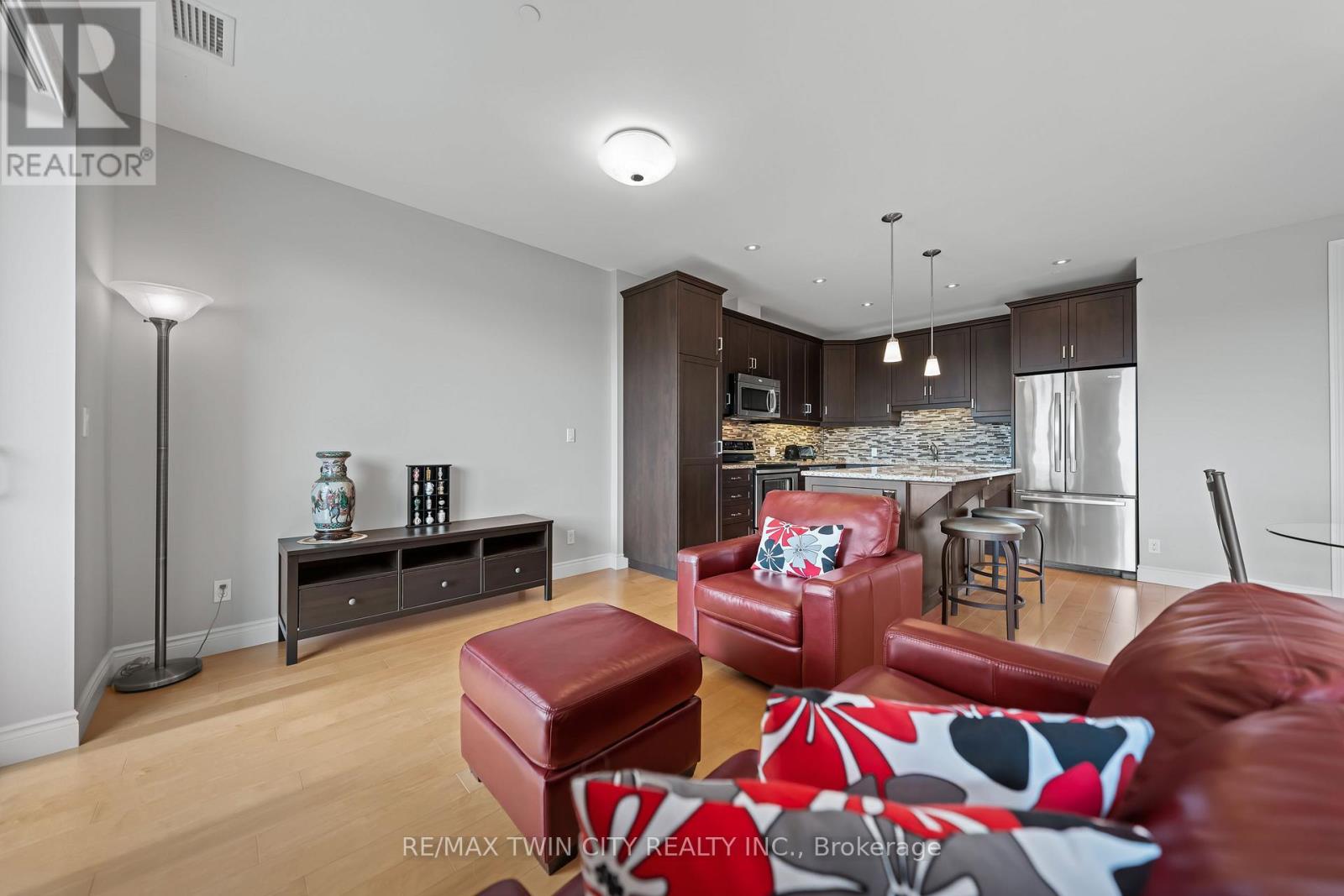 706 - 223 Erb Street W, Waterloo, Ontario  N2L 0B3 - Photo 27 - X12370834