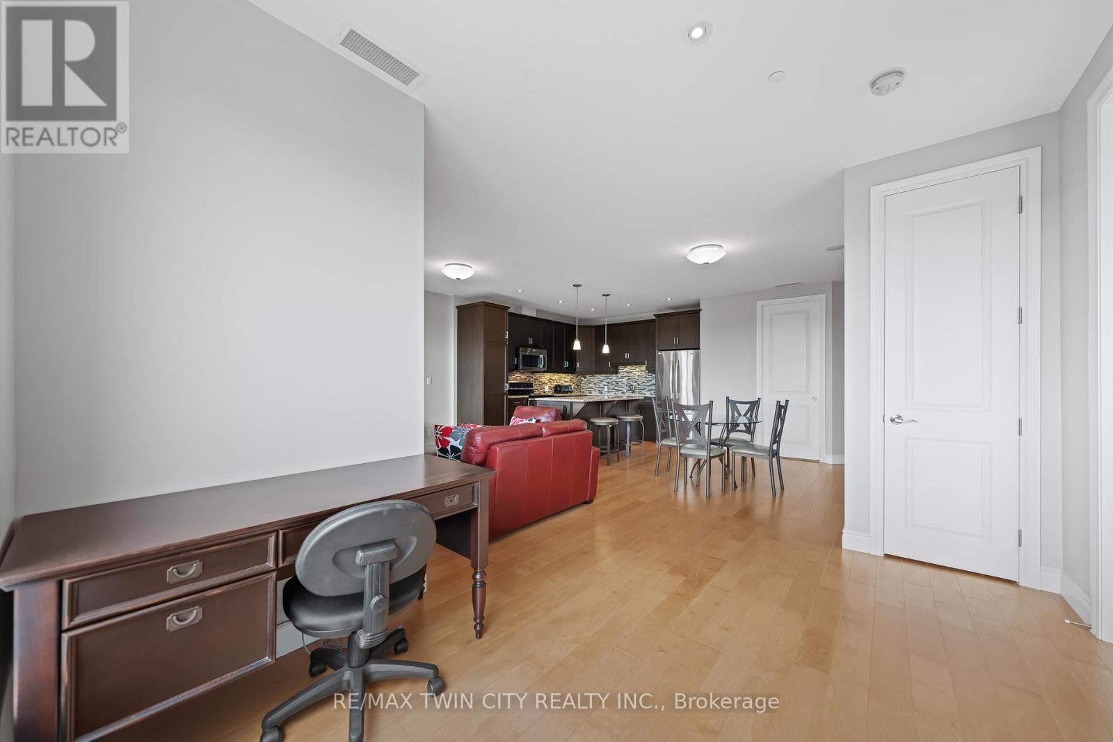 706 - 223 Erb Street W, Waterloo, Ontario  N2L 0B3 - Photo 31 - X12370834