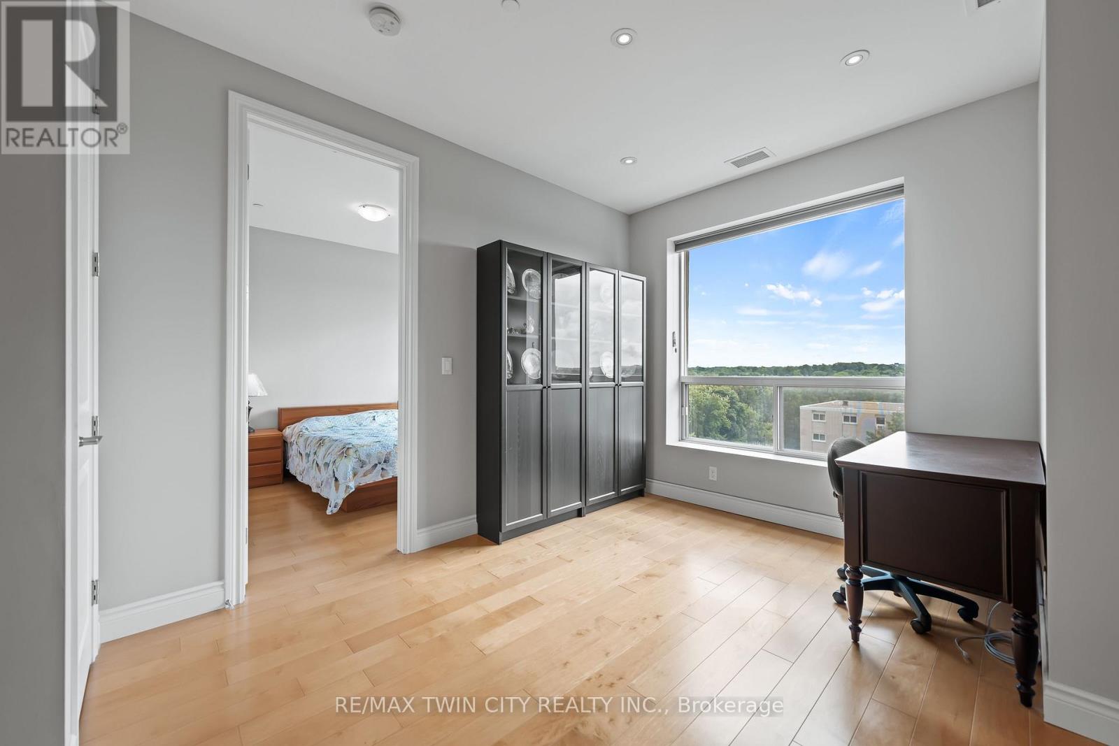 706 - 223 Erb Street W, Waterloo, Ontario  N2L 0B3 - Photo 32 - X12370834