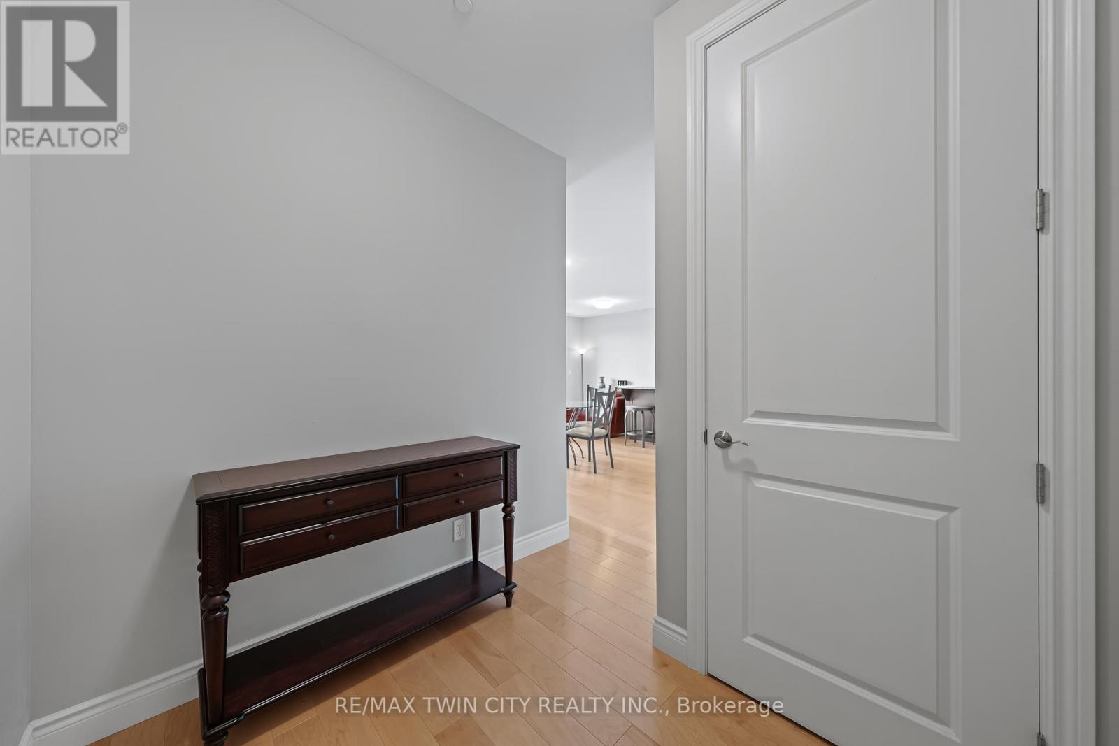 706 - 223 Erb Street W, Waterloo, Ontario  N2L 0B3 - Photo 9 - X12370834