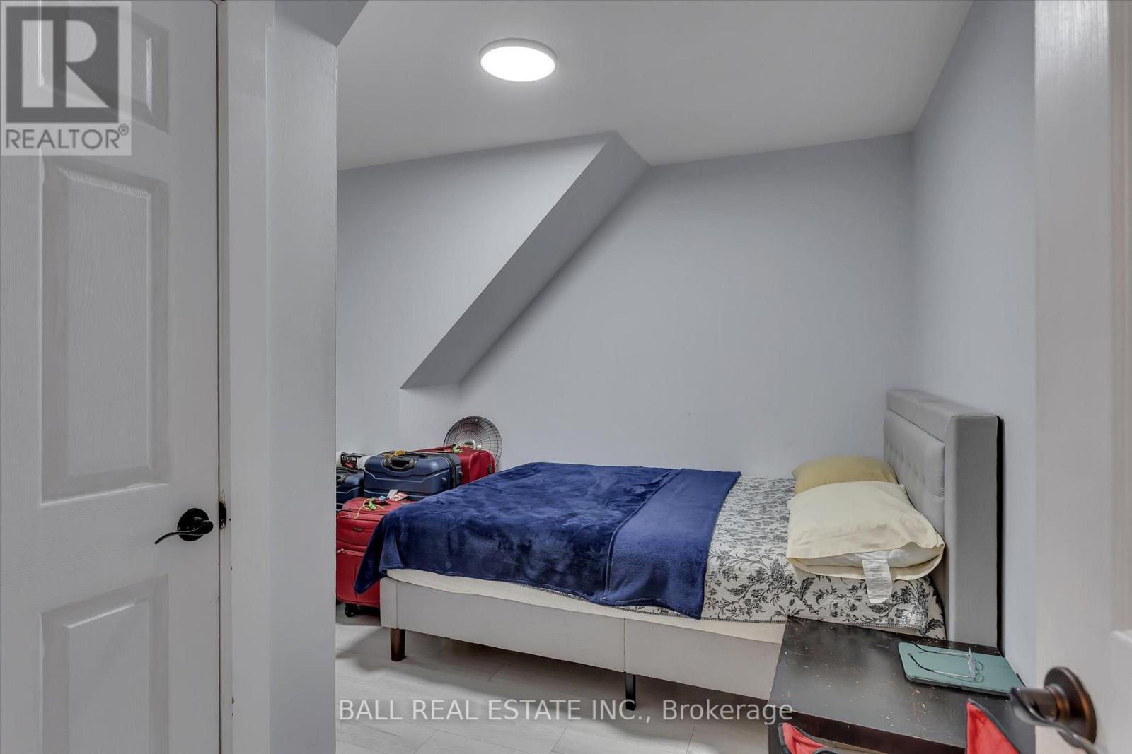 32 Cherryhill Street, Kawartha Lakes (Verulam), Ontario  K0M 1L0 - Photo 20 - X12370999