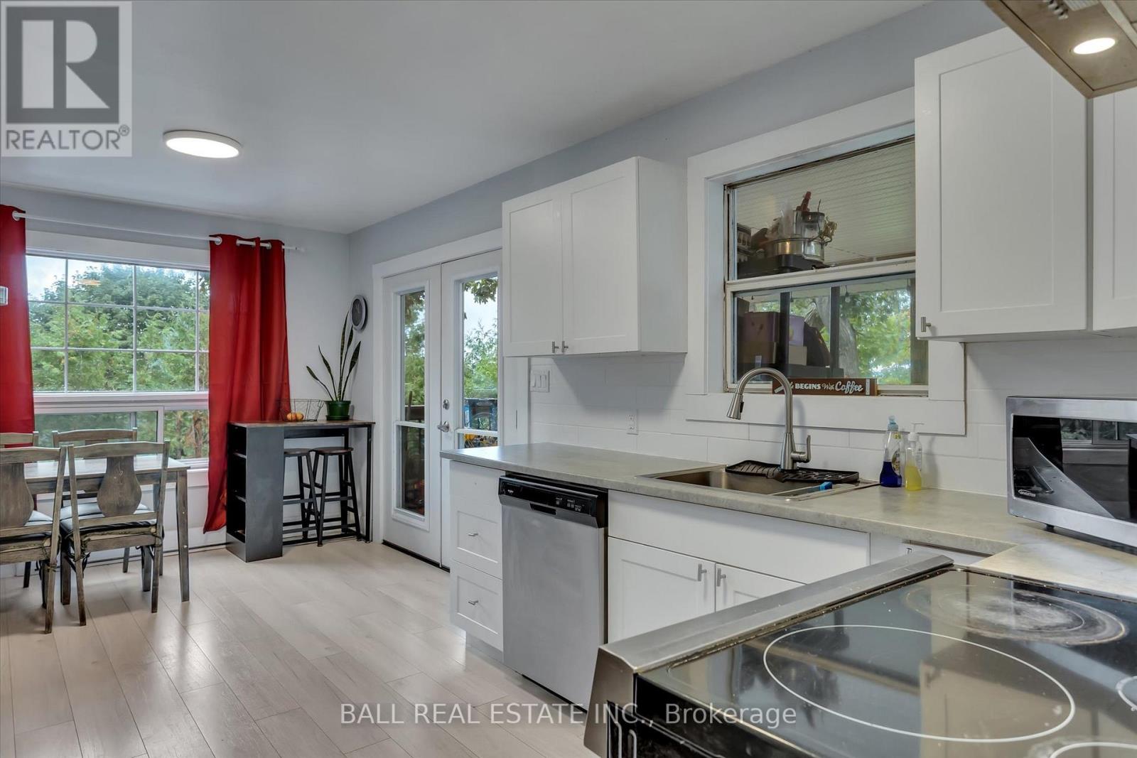 32 Cherryhill Street, Kawartha Lakes (Verulam), Ontario  K0M 1L0 - Photo 30 - X12370999