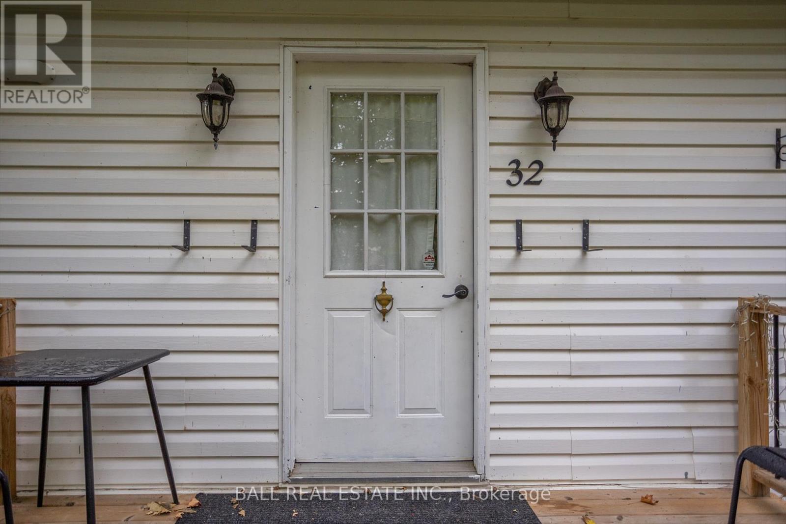 32 Cherryhill Street, Kawartha Lakes (Verulam), Ontario  K0M 1L0 - Photo 4 - X12370999