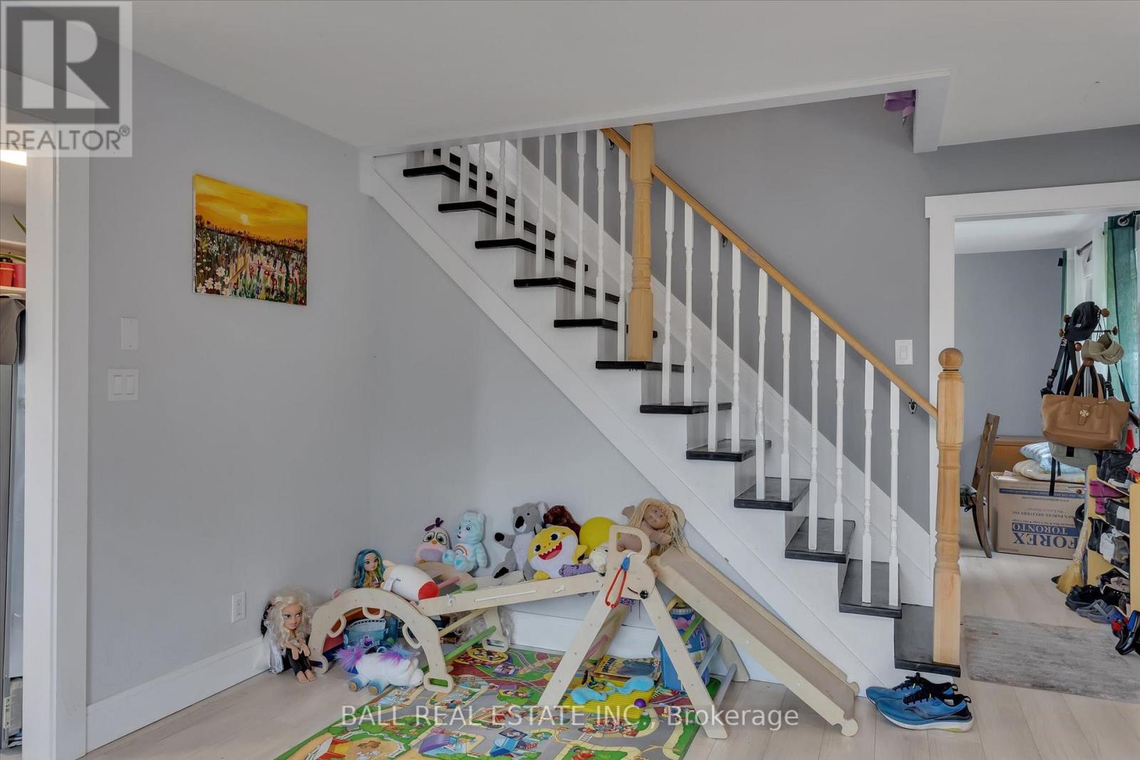 32 Cherryhill Street, Kawartha Lakes (Verulam), Ontario  K0M 1L0 - Photo 7 - X12370999