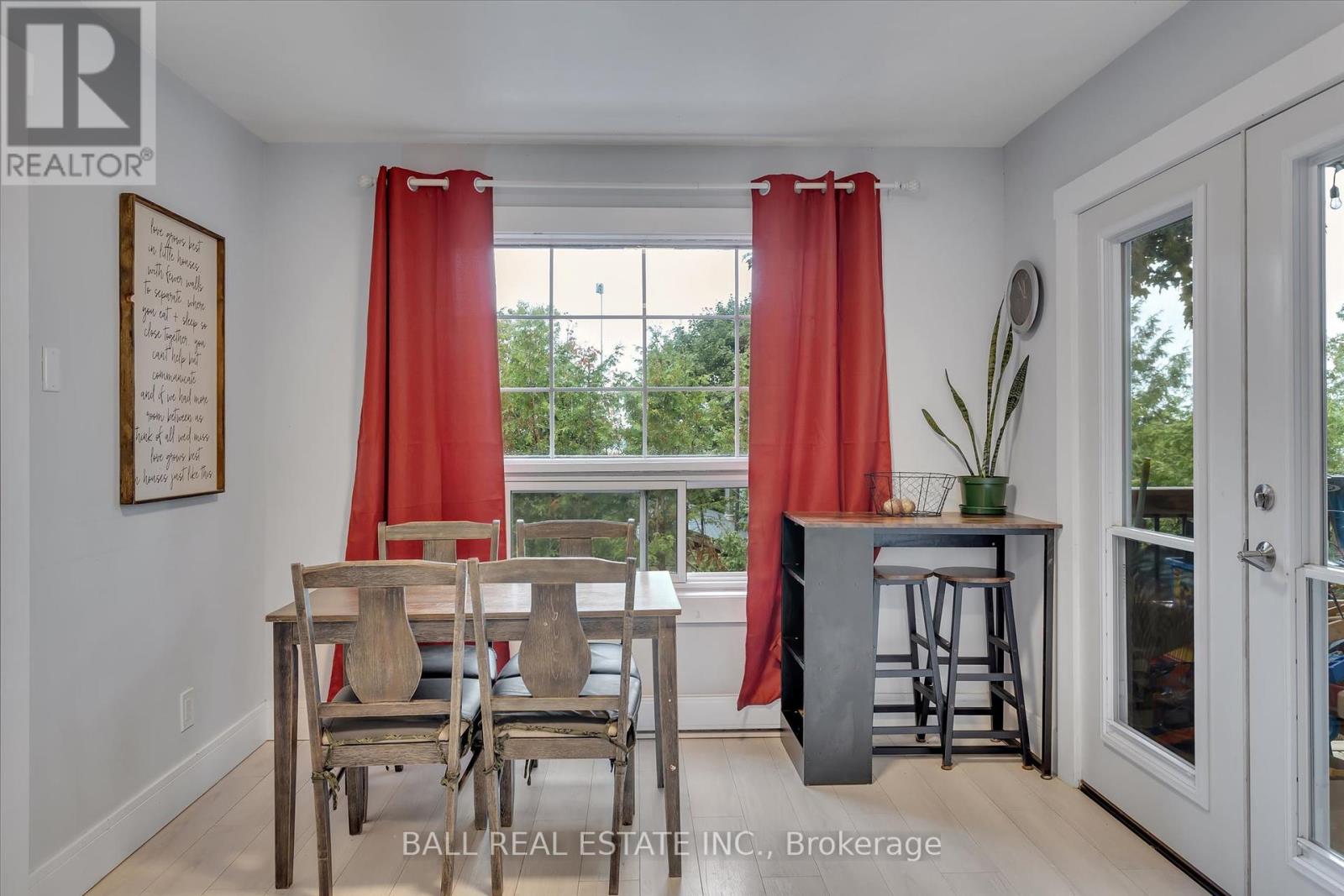 32 Cherryhill Street, Kawartha Lakes (Verulam), Ontario  K0M 1L0 - Photo 9 - X12370999