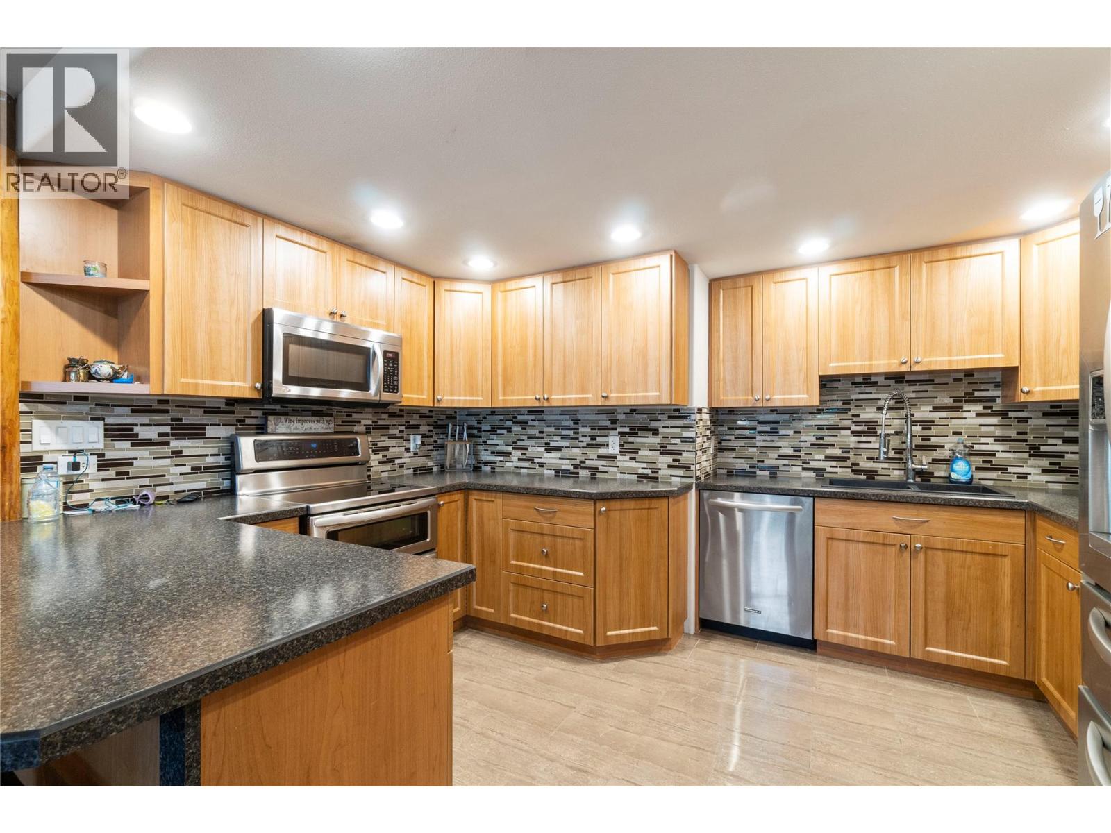 5327 Squilax Anglemont Road, Celista, British Columbia  V0E 1M6 - Photo 22 - 10360747