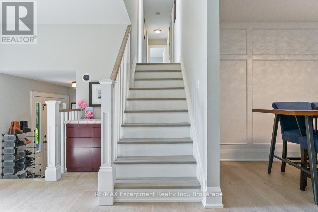 231 Southwood Court, Oakville, Ontario  L6L 5L9 - Photo 15 - W12370975
