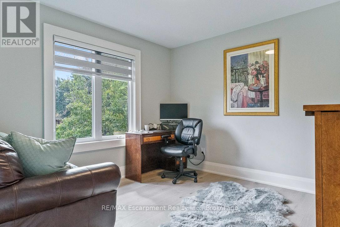 231 Southwood Court, Oakville, Ontario  L6L 5L9 - Photo 20 - W12370975