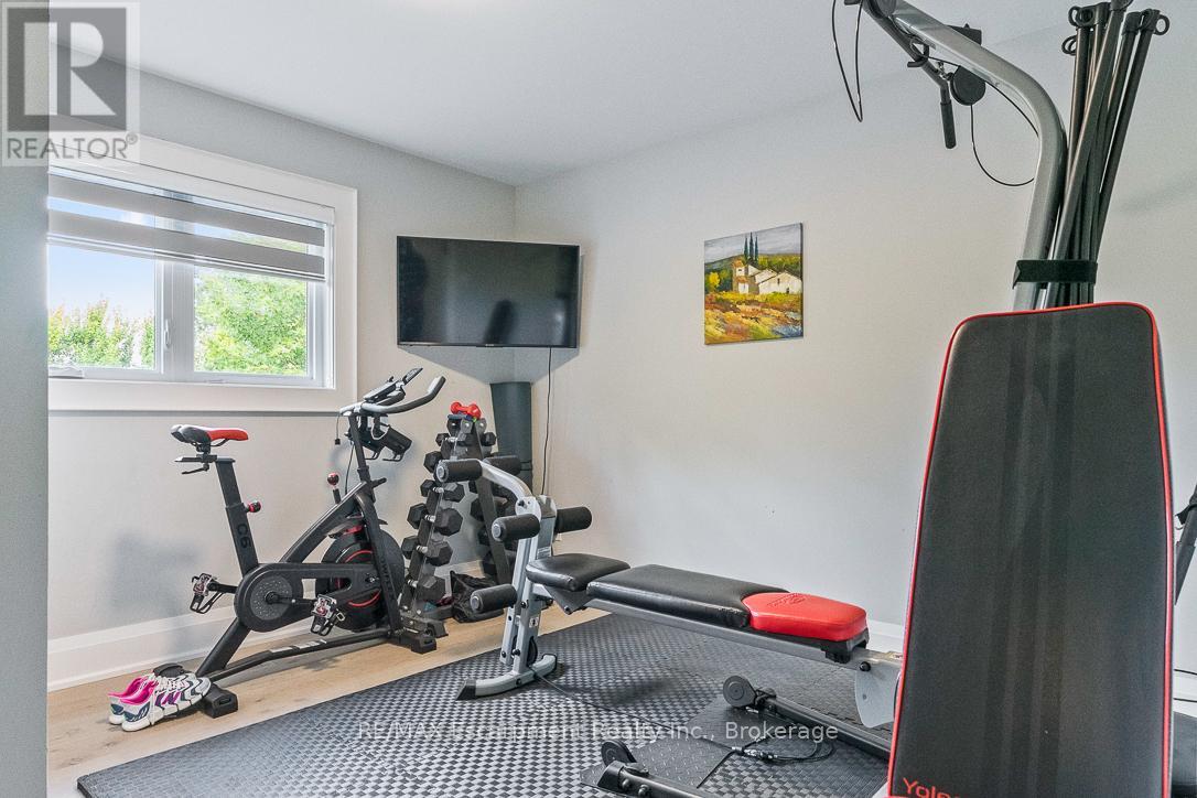 231 Southwood Court, Oakville, Ontario  L6L 5L9 - Photo 21 - W12370975