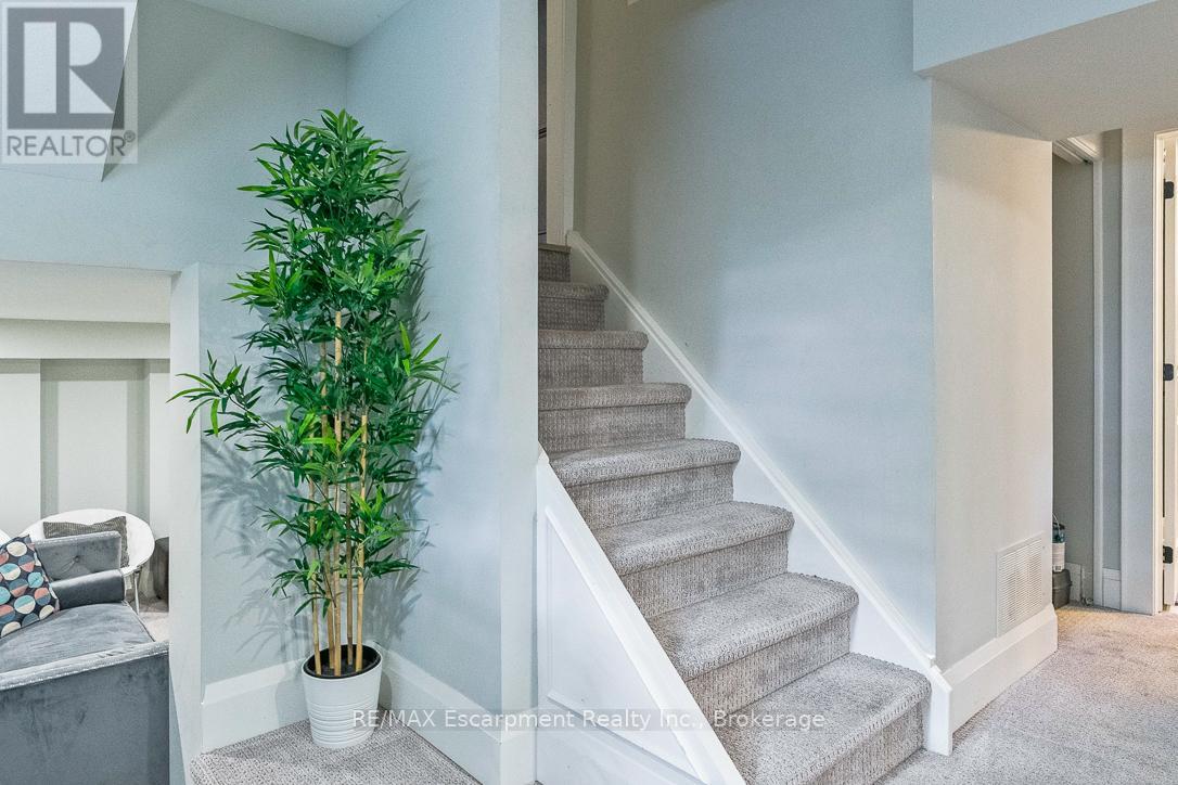 231 Southwood Court, Oakville, Ontario  L6L 5L9 - Photo 24 - W12370975