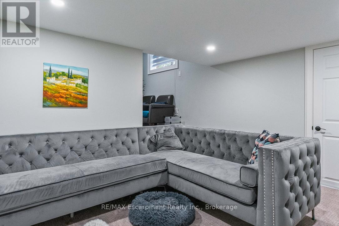 231 Southwood Court, Oakville, Ontario  L6L 5L9 - Photo 25 - W12370975