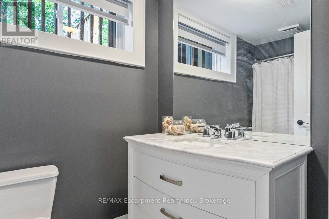 231 Southwood Court, Oakville, Ontario  L6L 5L9 - Photo 29 - W12370975