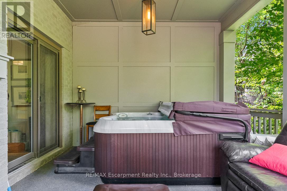 231 Southwood Court, Oakville, Ontario  L6L 5L9 - Photo 30 - W12370975