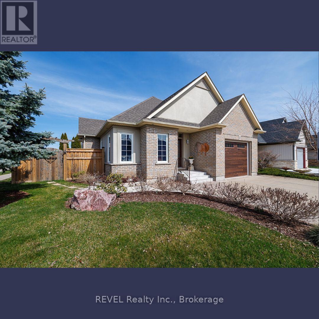 2 Seyval Place, Niagara-On-The-Lake (Virgil), Ontario  L0S 1J0 - Photo 1 - X12370993