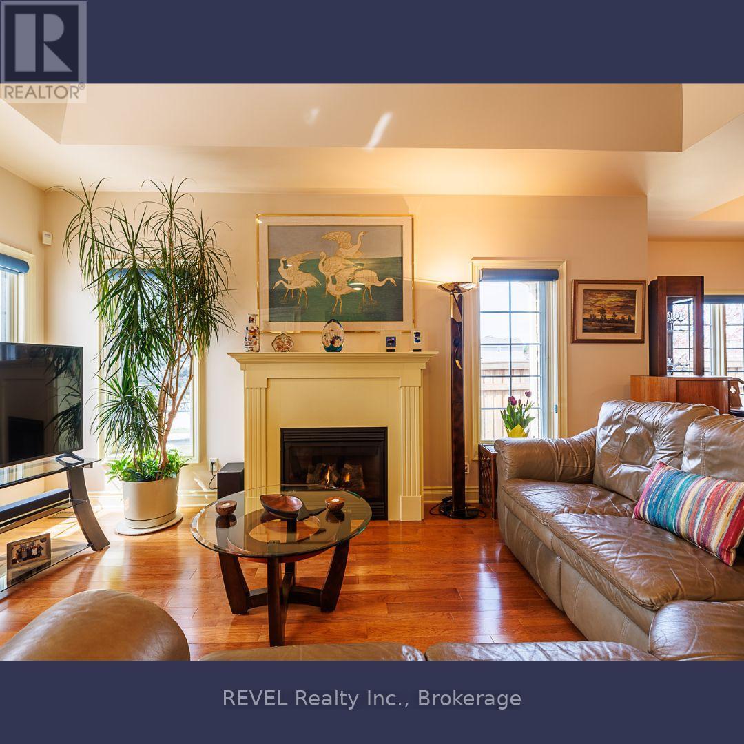 2 Seyval Place, Niagara-On-The-Lake (Virgil), Ontario  L0S 1J0 - Photo 3 - X12370993