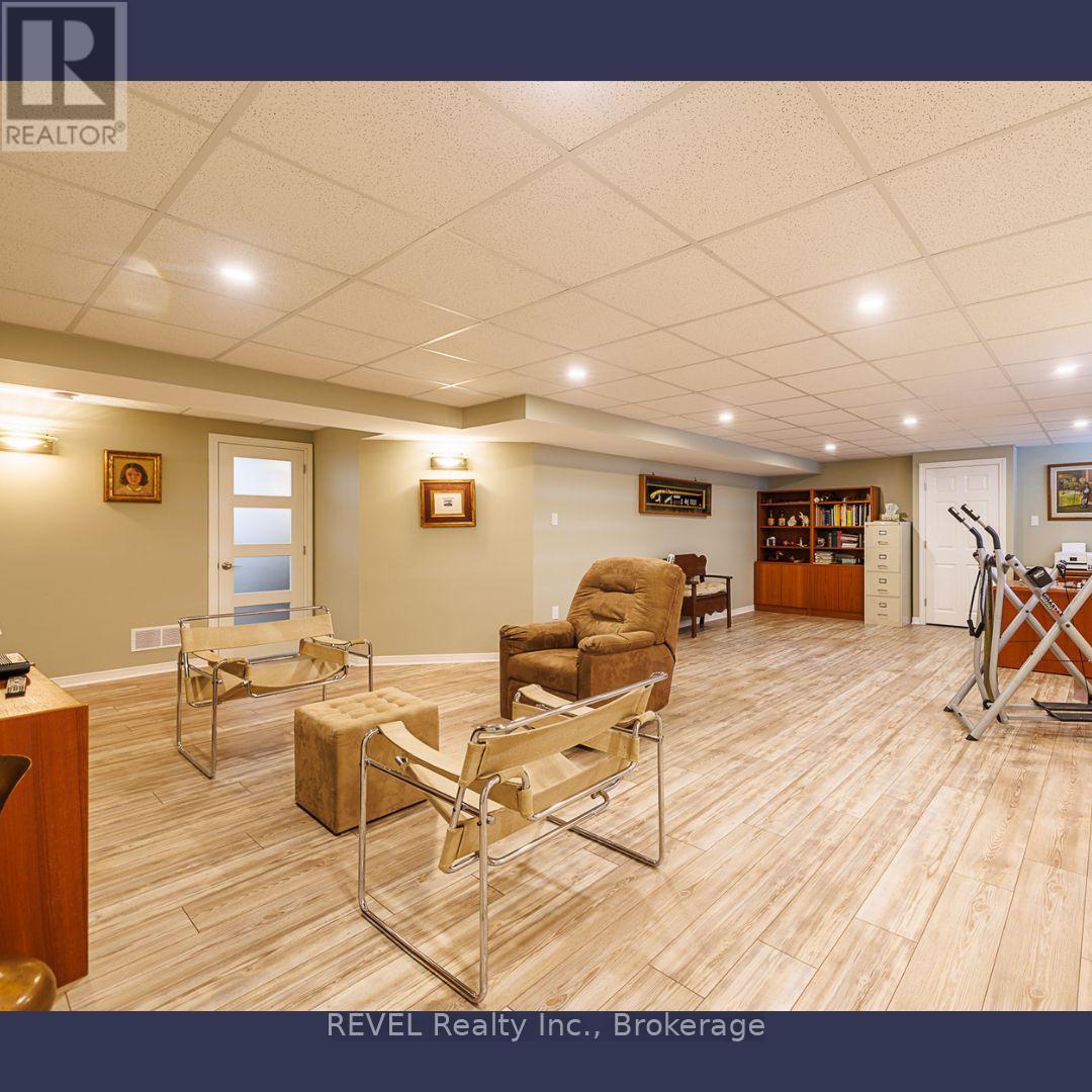 2 Seyval Place, Niagara-On-The-Lake (Virgil), Ontario  L0S 1J0 - Photo 6 - X12370993