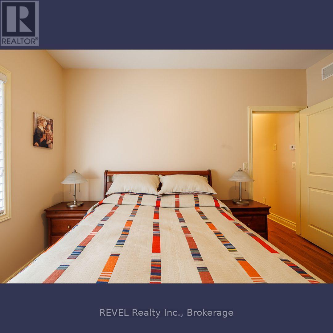 2 Seyval Place, Niagara-On-The-Lake (Virgil), Ontario  L0S 1J0 - Photo 7 - X12370993