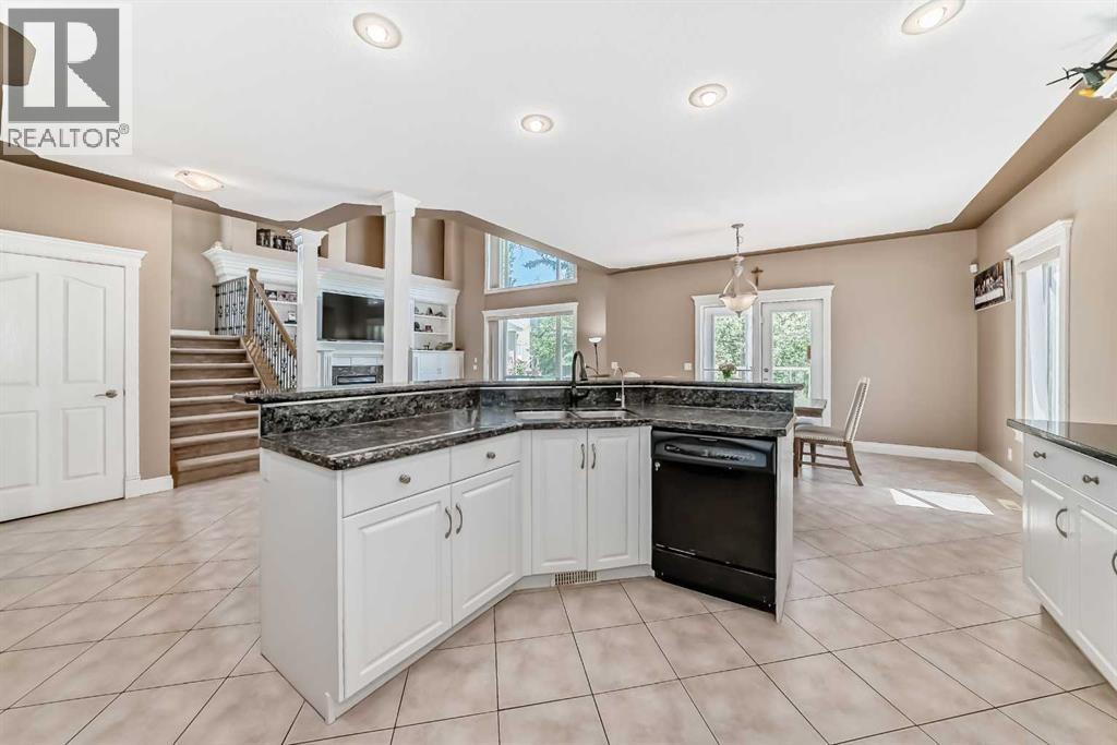 73 Simcoe Close Sw, Calgary, Alberta  T3H 4N3 - Photo 10 - A2252694