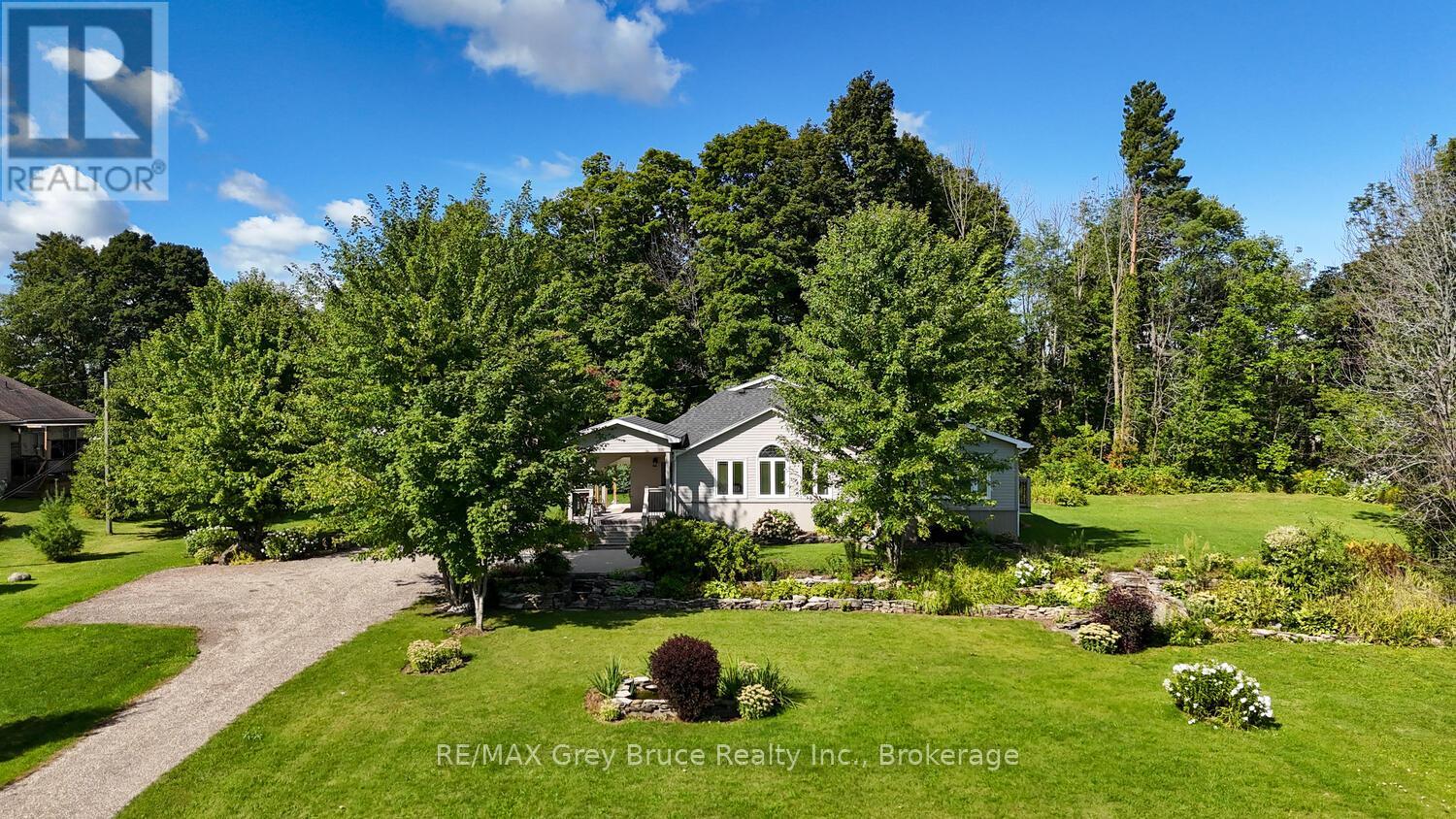 106 Drive-In Crescent, Georgian Bluffs, Ontario  N4K 5N7 - Photo 2 - X12371009