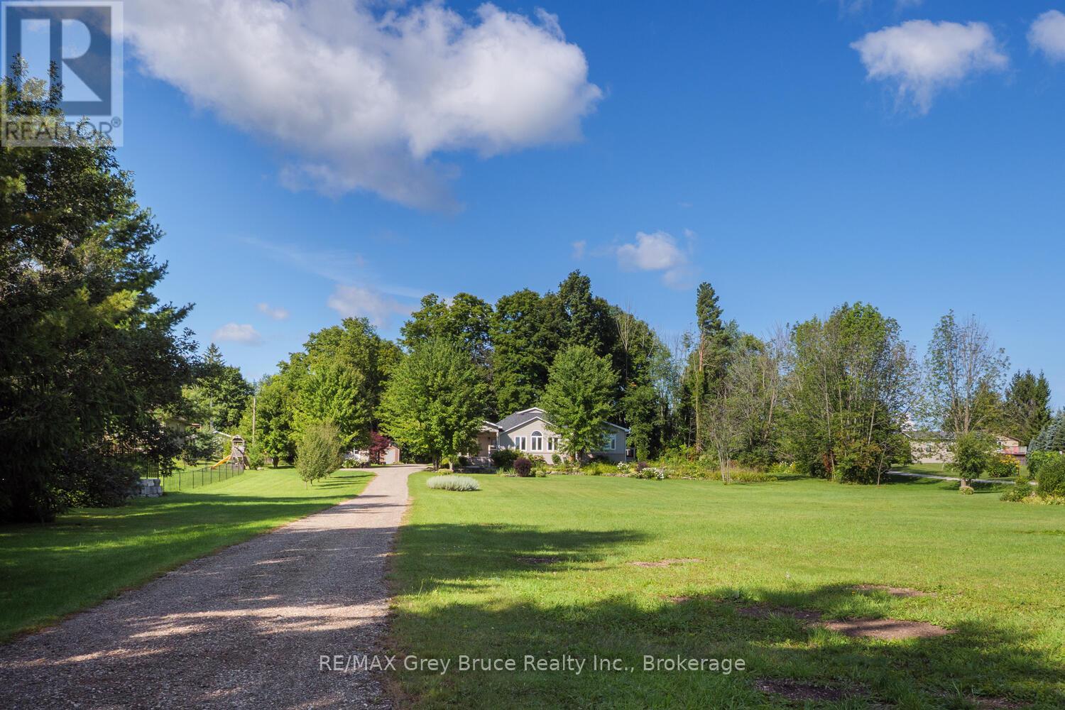 106 Drive-In Crescent, Georgian Bluffs, Ontario  N4K 5N7 - Photo 33 - X12371009