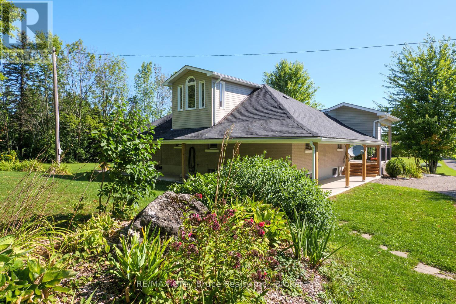 106 Drive-In Crescent, Georgian Bluffs, Ontario  N4K 5N7 - Photo 5 - X12371009