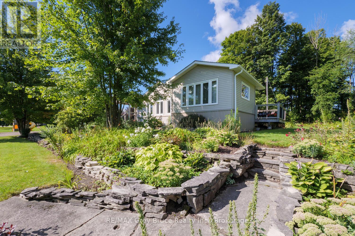 106 Drive-In Crescent, Georgian Bluffs, Ontario  N4K 5N7 - Photo 6 - X12371009