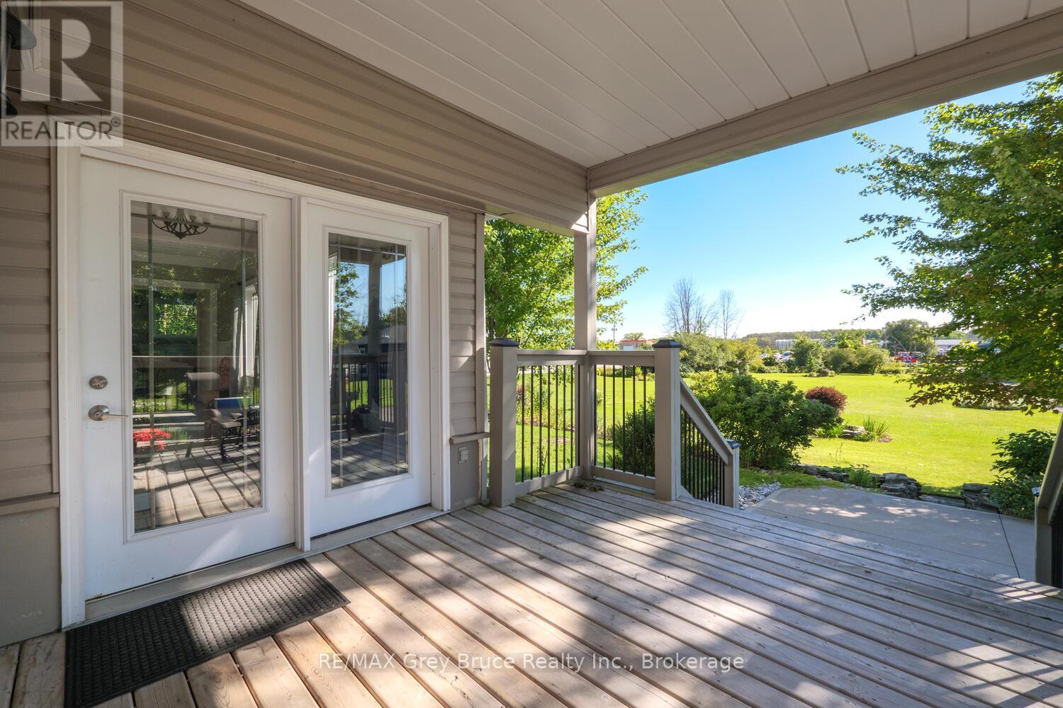 106 Drive-In Crescent, Georgian Bluffs, Ontario  N4K 5N7 - Photo 7 - X12371009