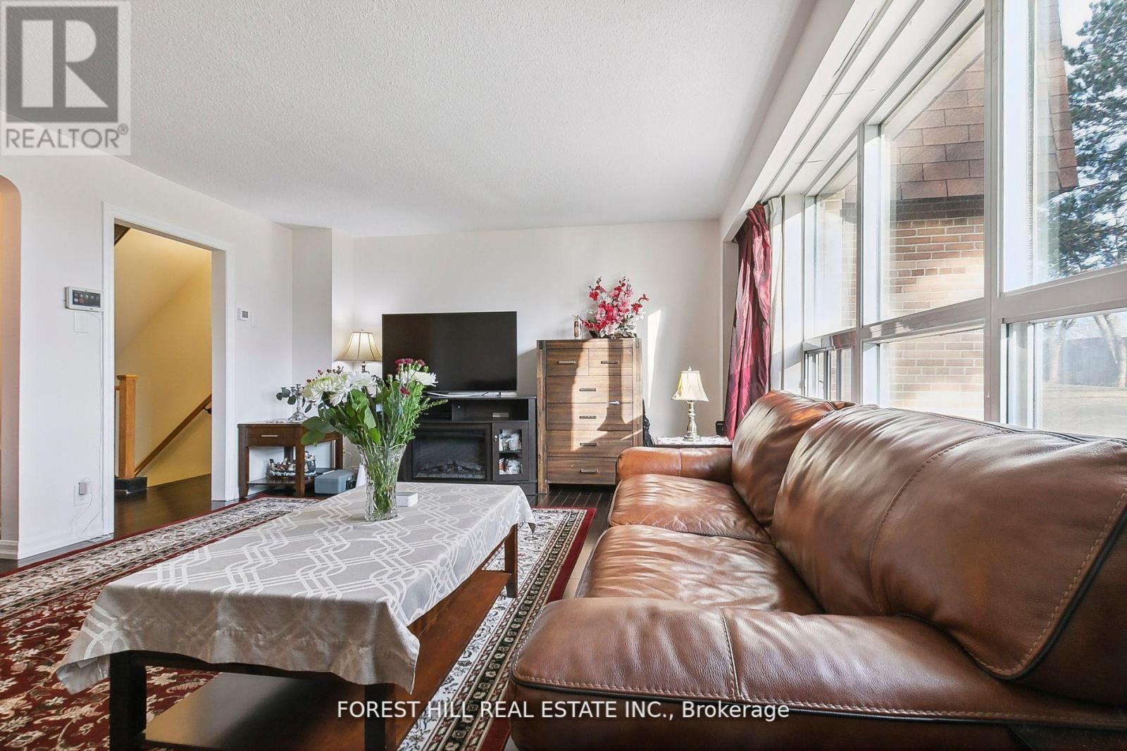 86 Village Greenway, Toronto, Ontario  M2J 1K8 - Photo 12 - C12371048