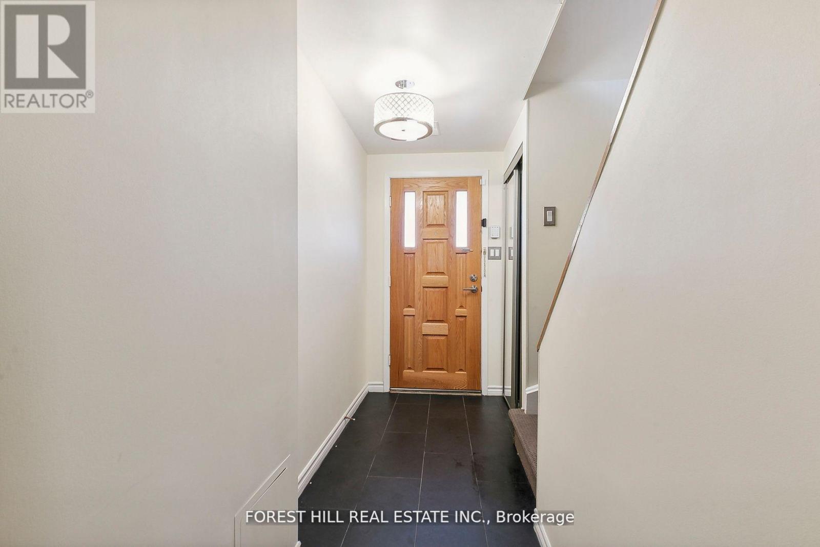 86 Village Greenway, Toronto, Ontario  M2J 1K8 - Photo 3 - C12371048