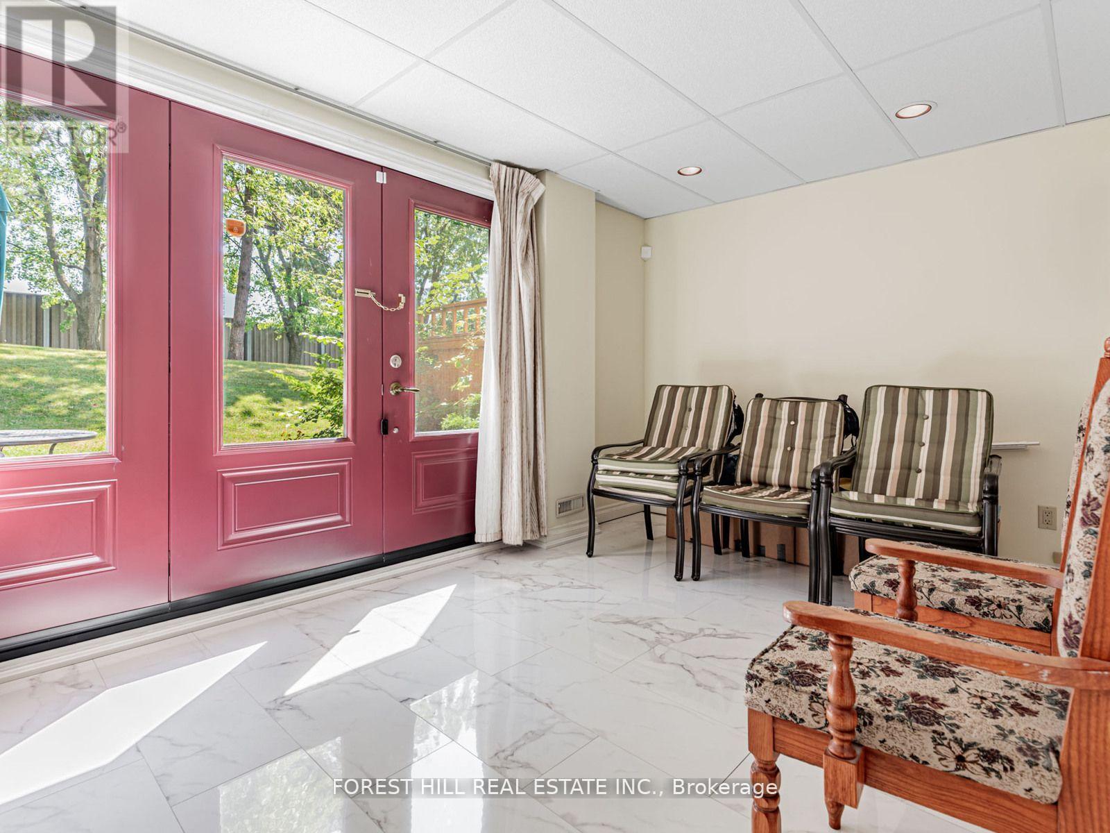 86 Village Greenway, Toronto, Ontario  M2J 1K8 - Photo 5 - C12371048