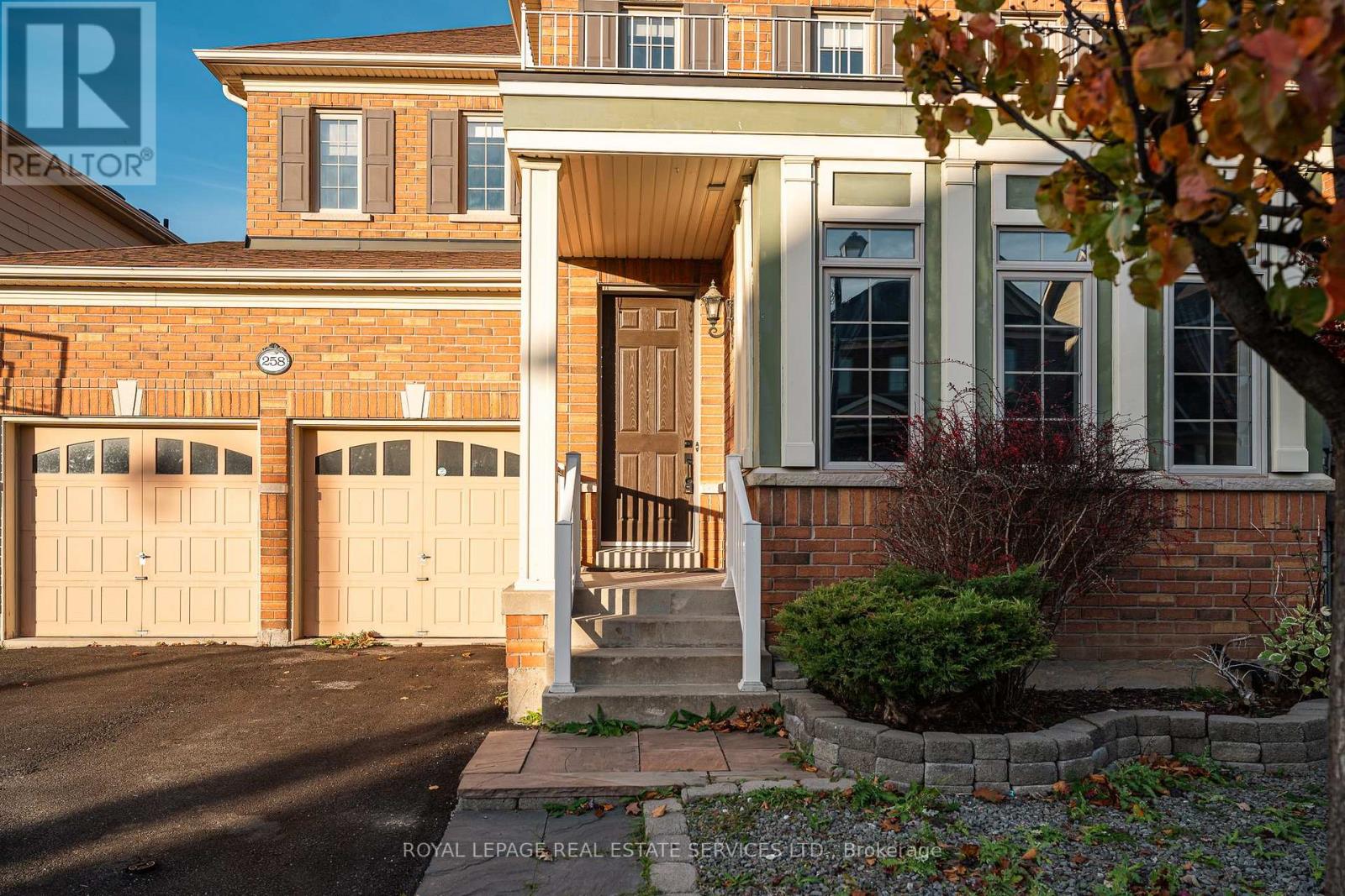 258 Holloway Terrace, Milton (Sc Scott), Ontario  L9T 0S1 - Photo 2 - W12371015