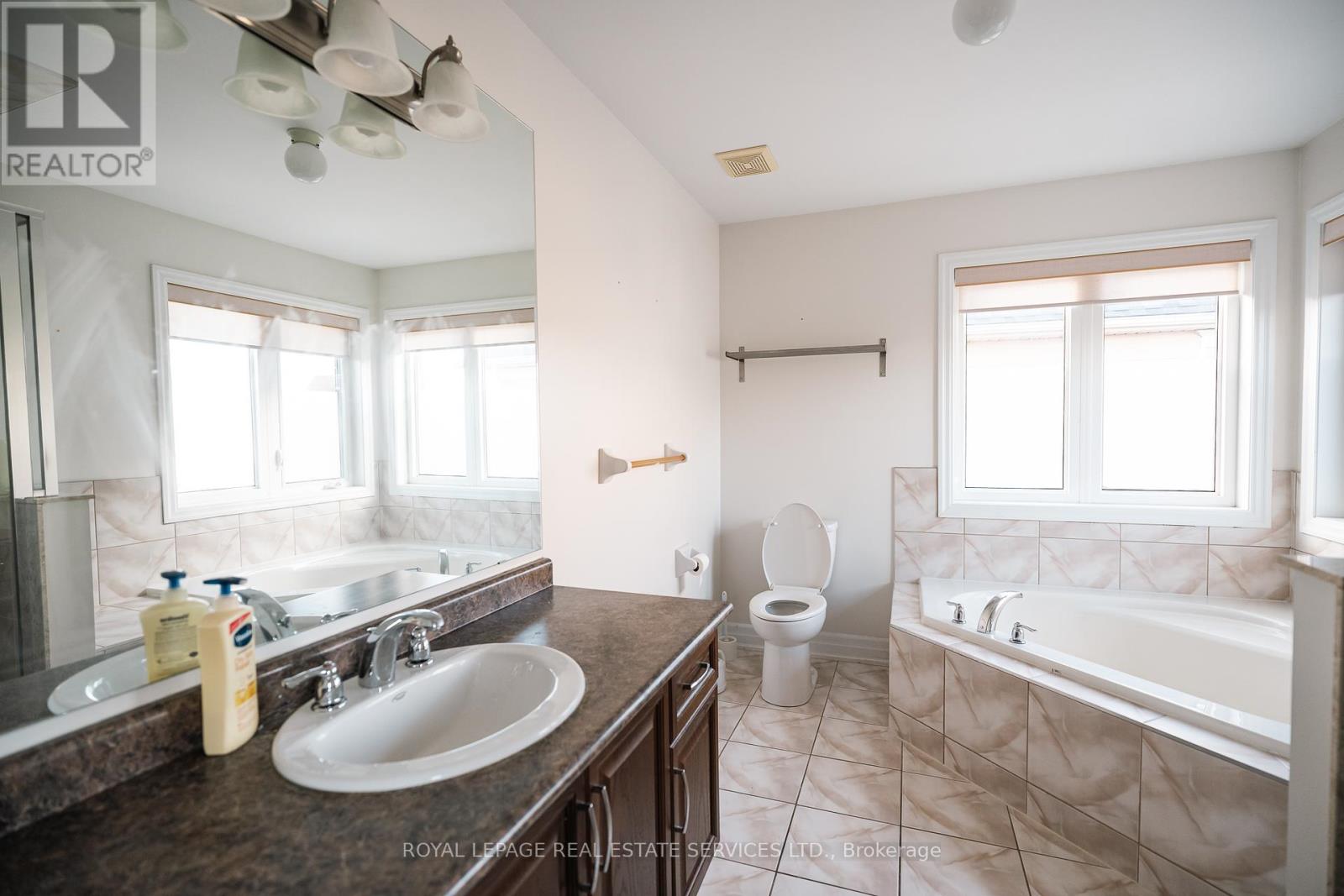 258 Holloway Terrace, Milton (Sc Scott), Ontario  L9T 0S1 - Photo 21 - W12371015