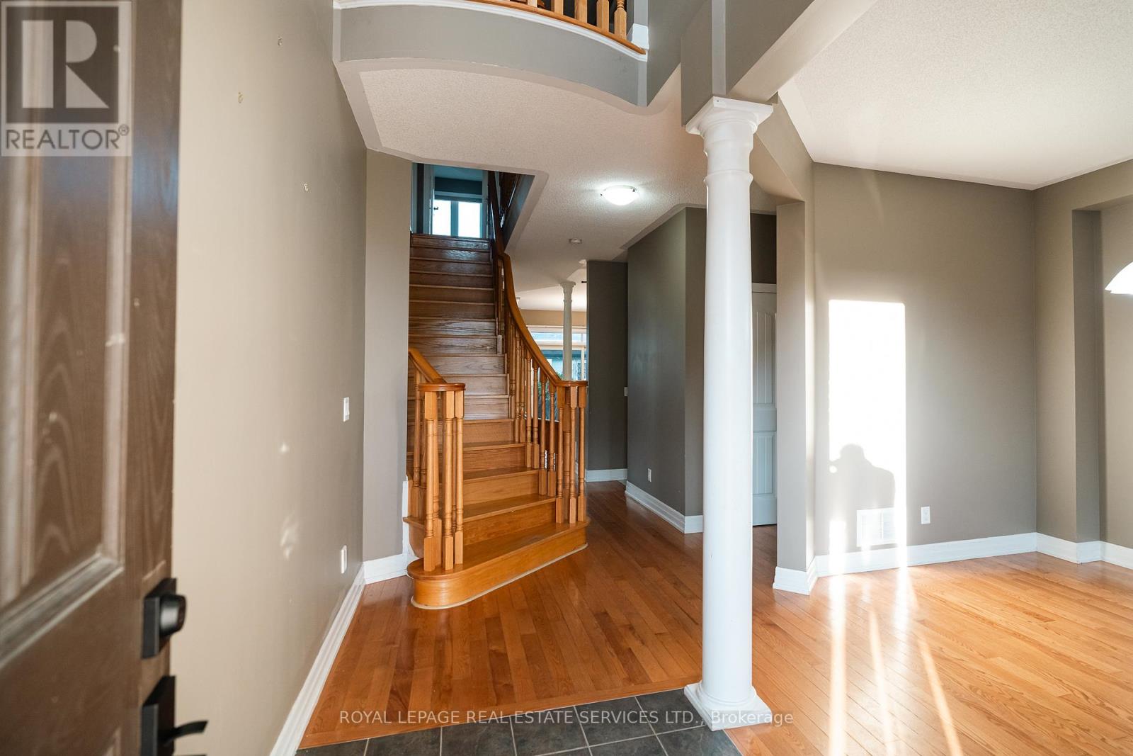 258 Holloway Terrace, Milton (Sc Scott), Ontario  L9T 0S1 - Photo 4 - W12371015
