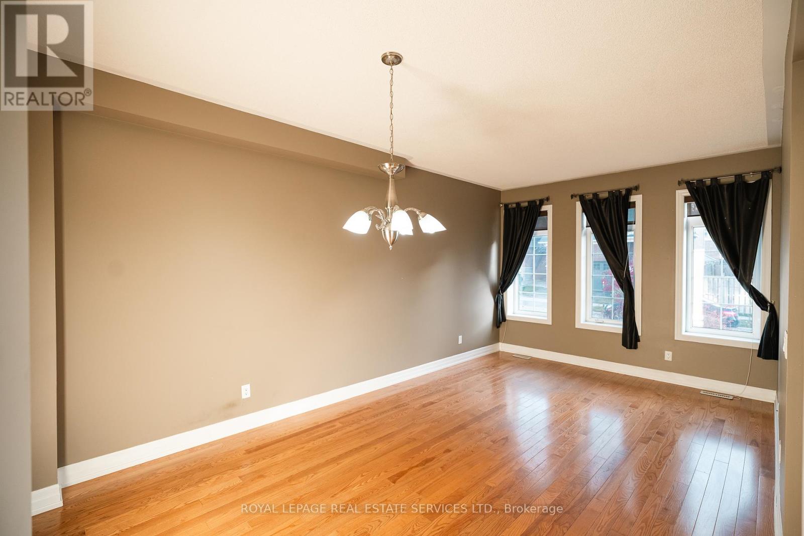258 Holloway Terrace, Milton (Sc Scott), Ontario  L9T 0S1 - Photo 5 - W12371015
