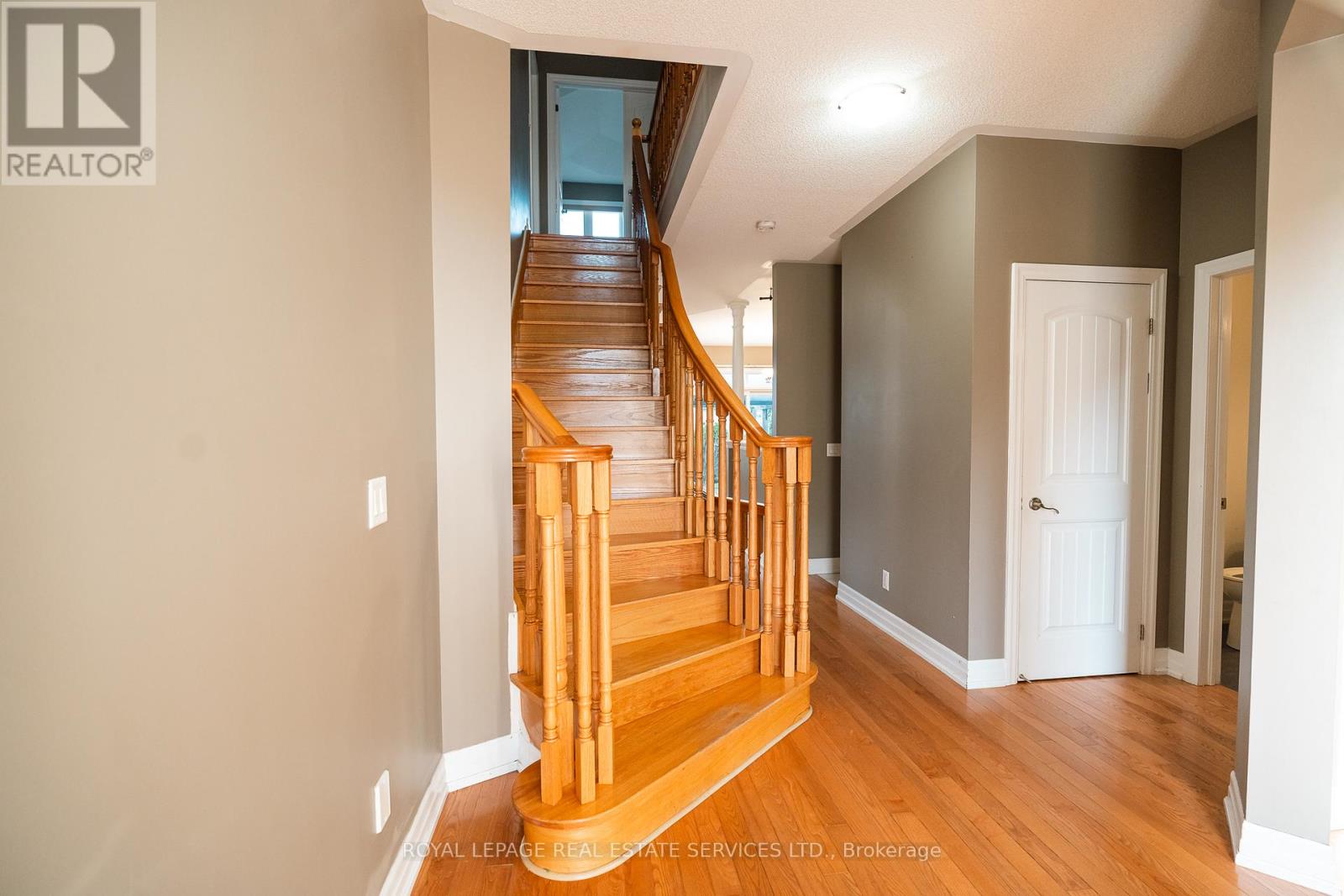 258 Holloway Terrace, Milton (Sc Scott), Ontario  L9T 0S1 - Photo 6 - W12371015
