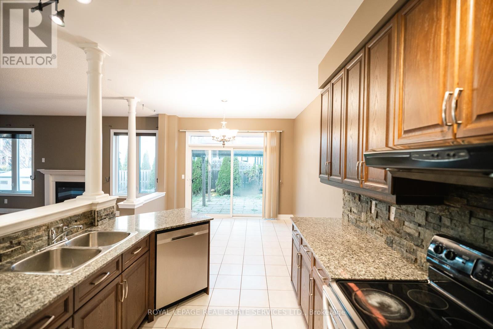 258 Holloway Terrace, Milton (Sc Scott), Ontario  L9T 0S1 - Photo 8 - W12371015