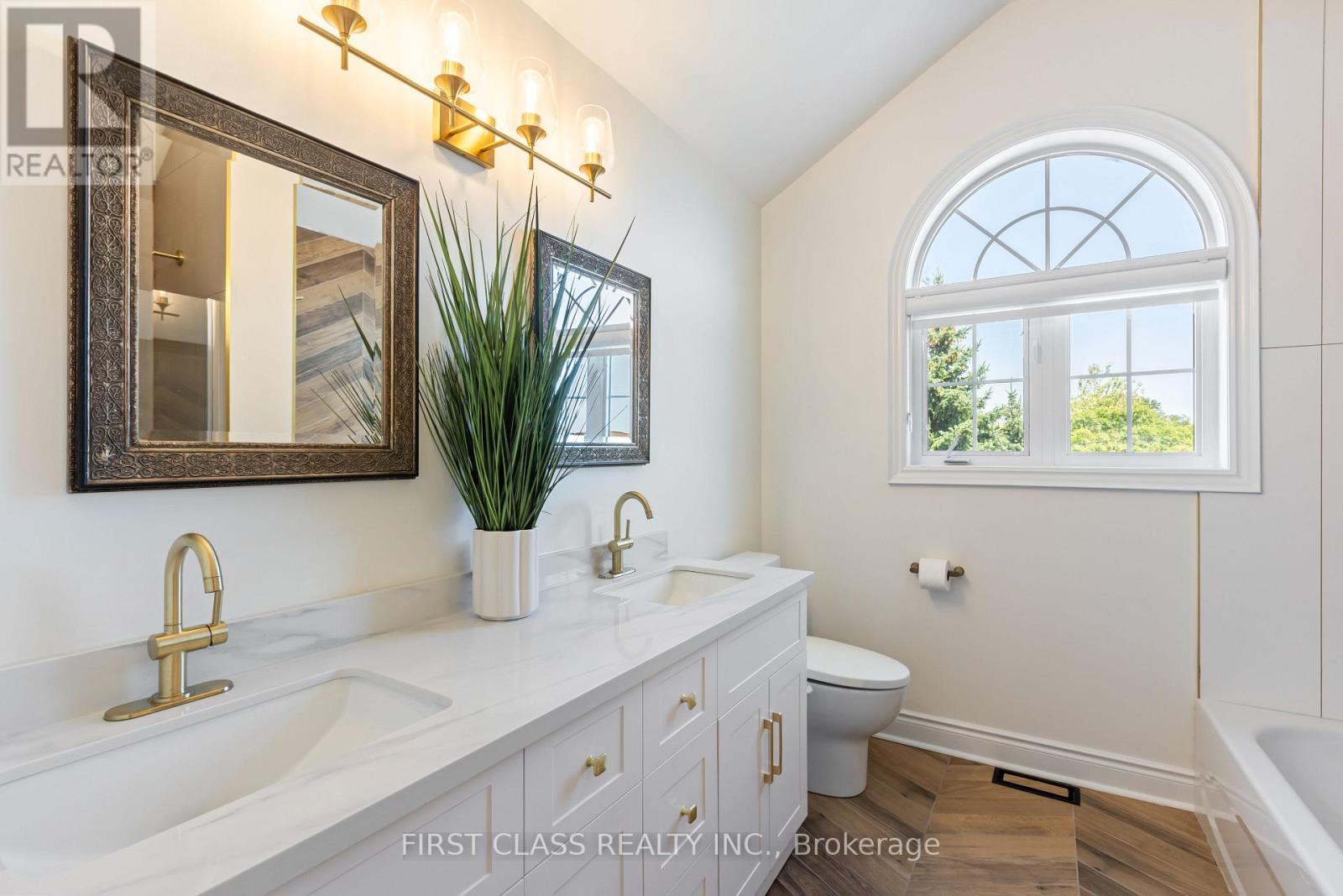2292 Eighth Line, Oakville (Wc Wedgewood Creek), Ontario  L6H 6S3 - Photo 32 - W12371046