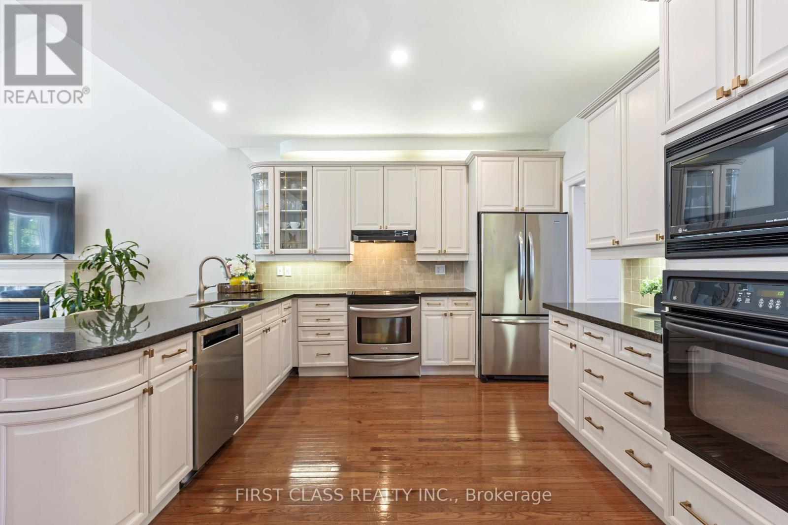 2292 Eighth Line, Oakville (Wc Wedgewood Creek), Ontario  L6H 6S3 - Photo 9 - W12371046