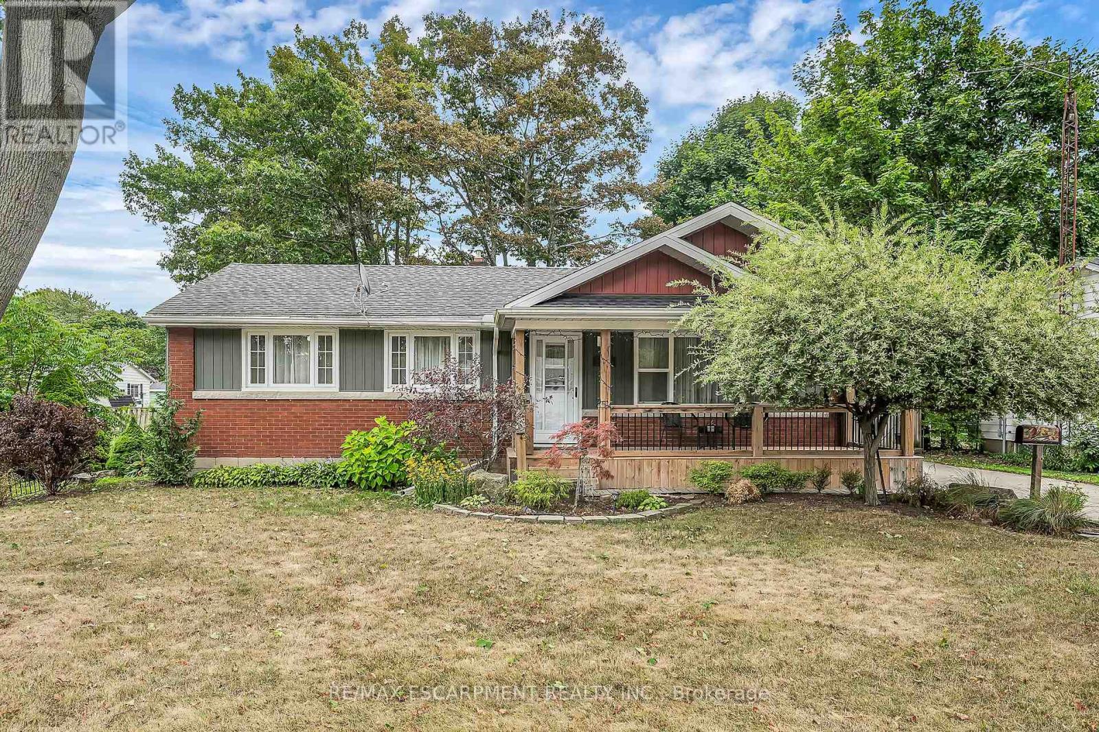 Property at 160 ELIZABETH CRESCENT image 1