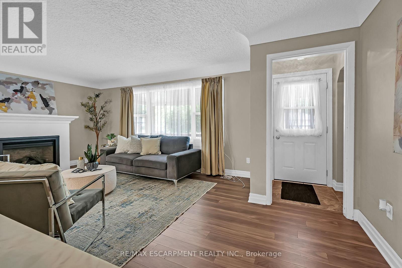 160 Elizabeth Crescent, Haldimand, Ontario  N1A 2P1 - Photo 8 - X12370960