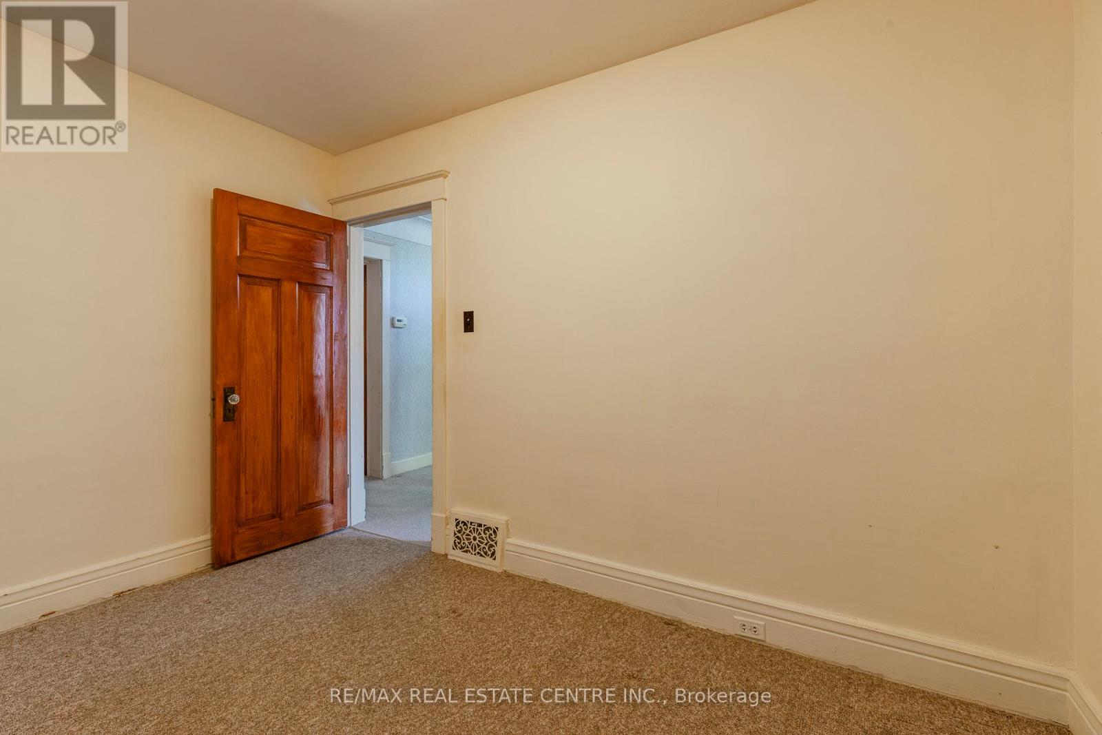 27 Barons Avenue N, Hamilton, Ontario  L8H 5A3 - Photo 15 - X12370968