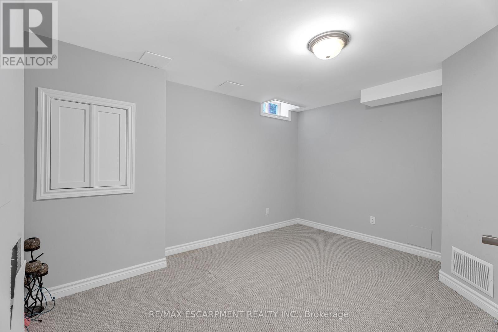 120 Davidson Boulevard, Hamilton (Dundas), Ontario  L9H 7M5 - Photo 38 - X12370986