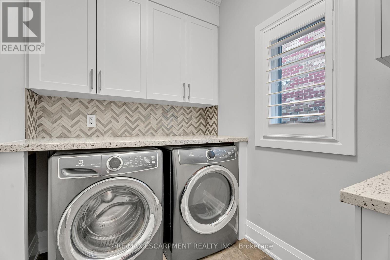 120 Davidson Boulevard, Hamilton (Dundas), Ontario  L9H 7M5 - Photo 7 - X12370986