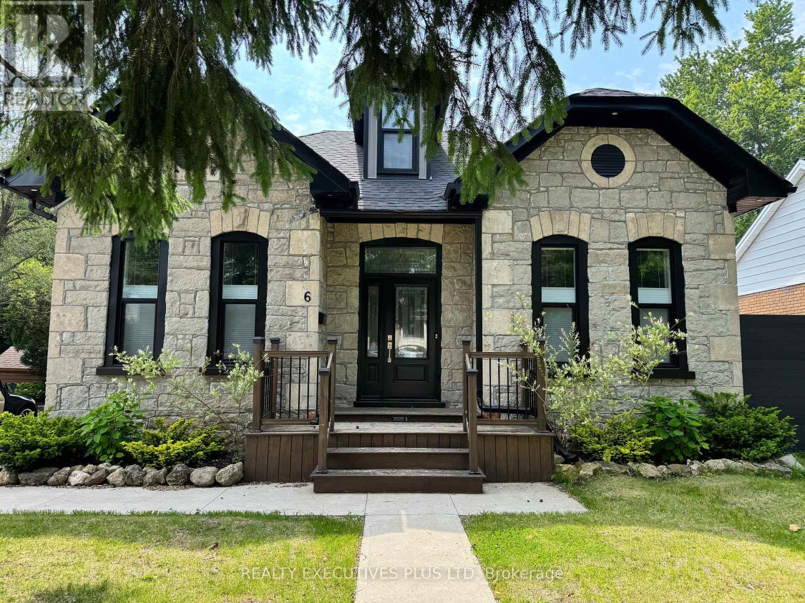 6 Elgin Street N, Cambridge, Ontario  N1R 5G7 - Photo 1 - X12371056