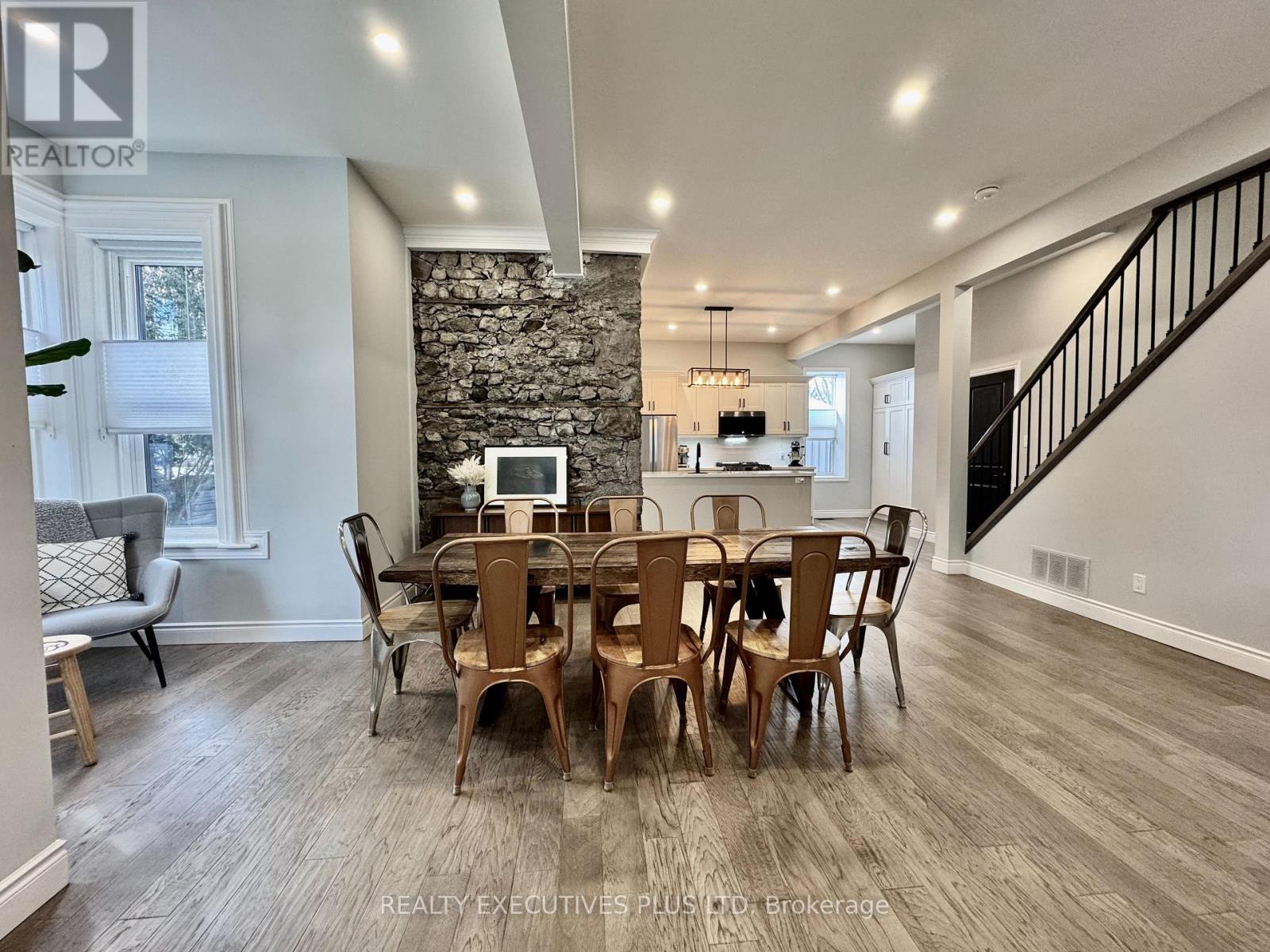6 Elgin Street N, Cambridge, Ontario  N1R 5G7 - Photo 10 - X12371056